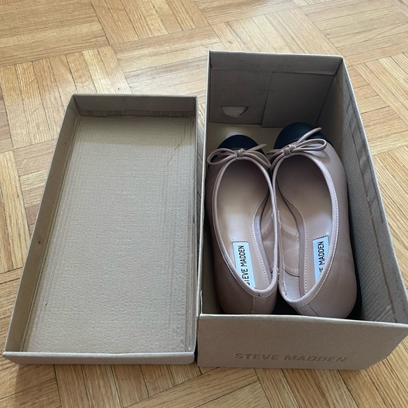 Steve Madden Ellison Flats - Picture 2 of 4